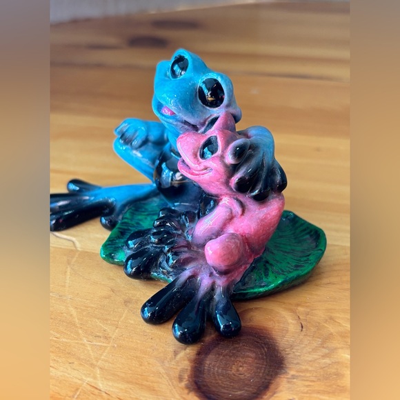 Toadly In Love -Kitty’s Critters collectible figurine - Picture 4 of 6